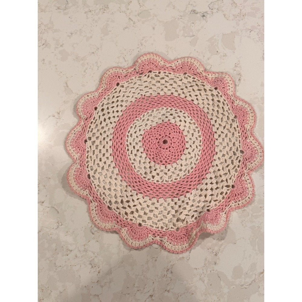 Vintage Handmade Crochet Doily Scalloped Pink Cream Roundโ Table Lace Accent